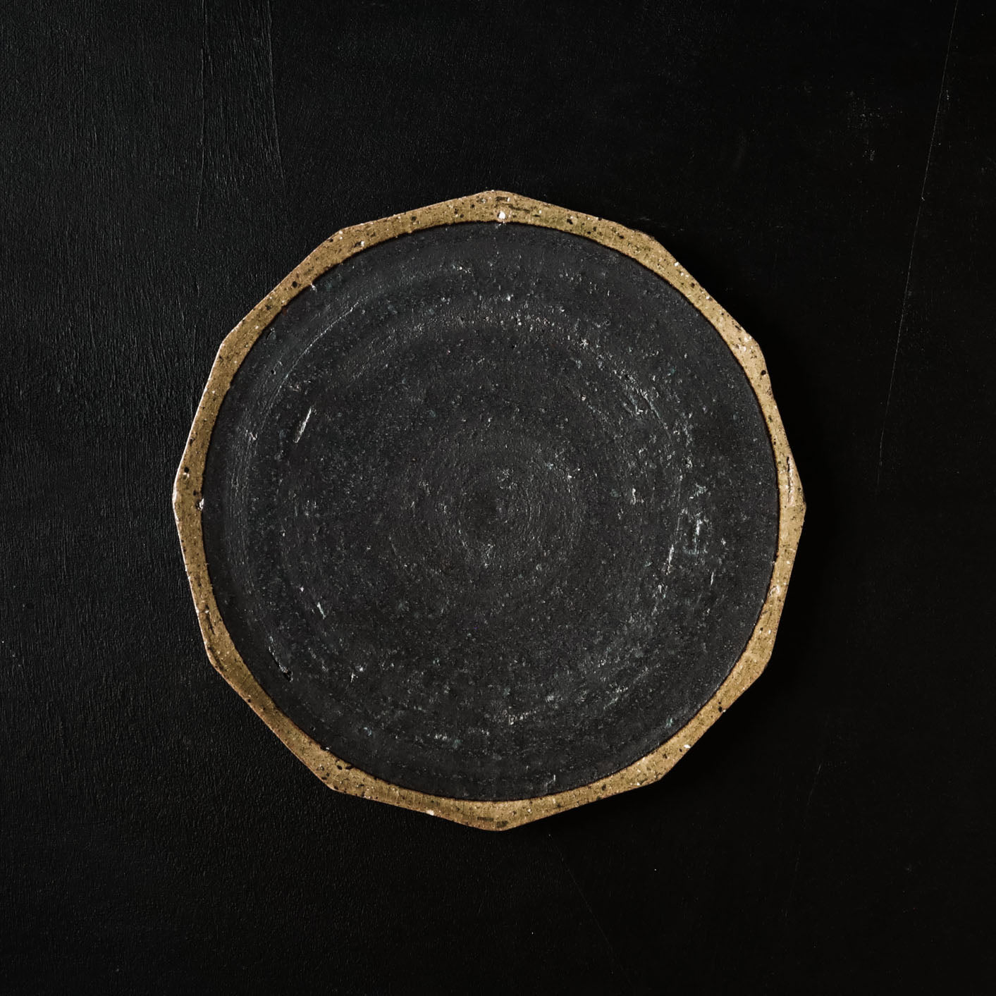 26-OM-4 Polygonal Plate M – Two-Tone