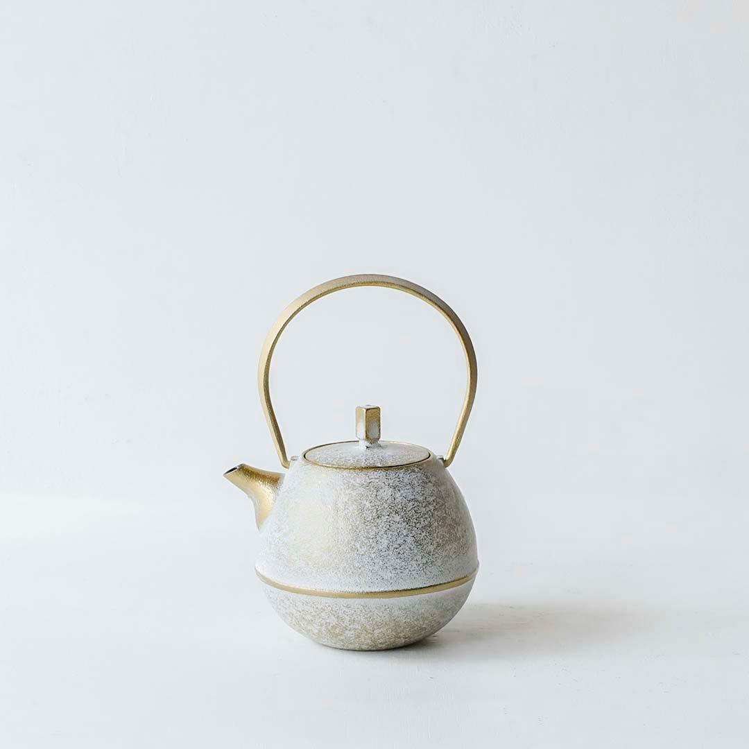 空間鋳造 鉄急須 Egg 小 白金色 縞細工鉉(桐箱入り)