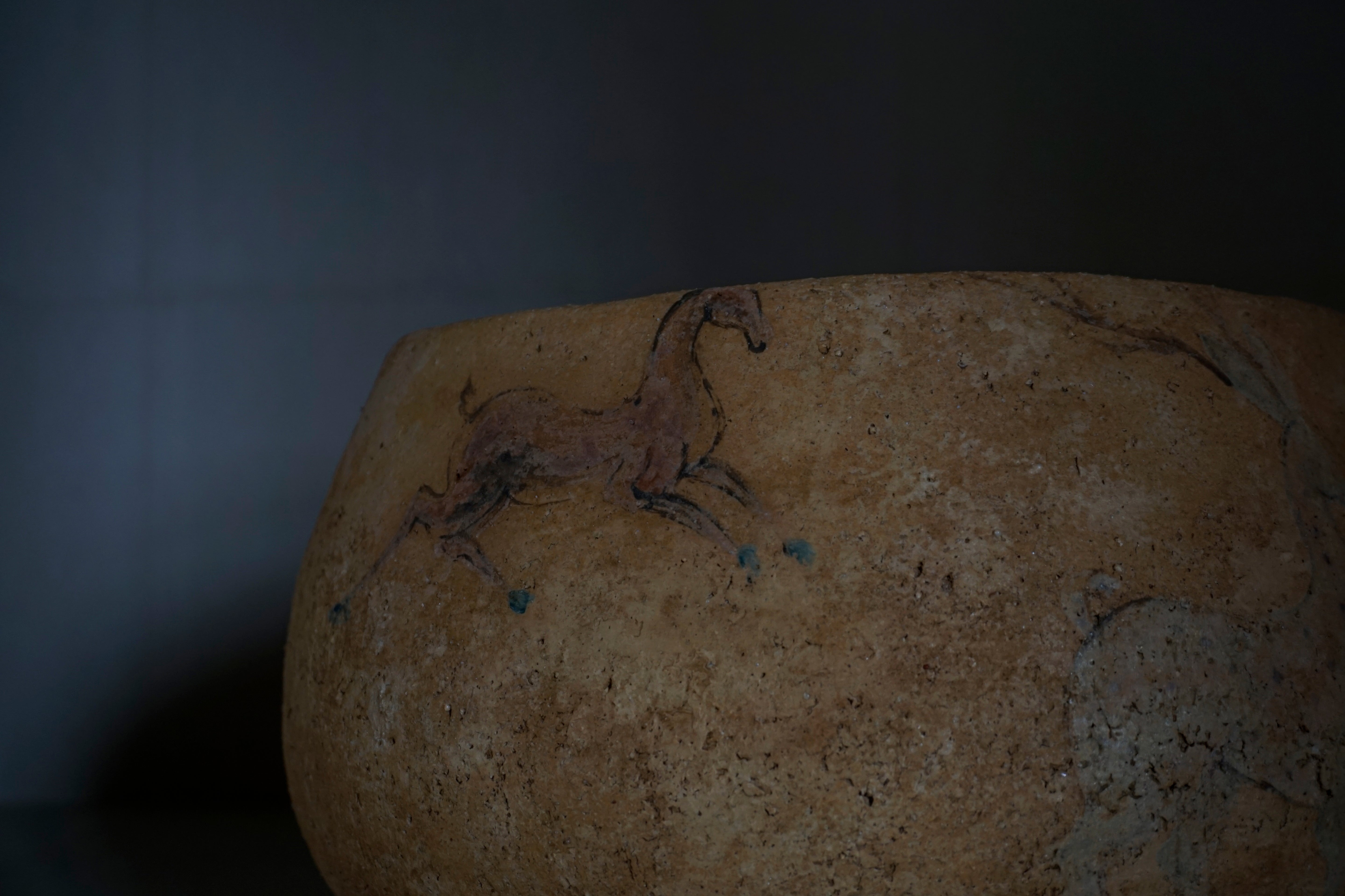 ●25-IM59 Painted Grayware Jar – Animal Motif