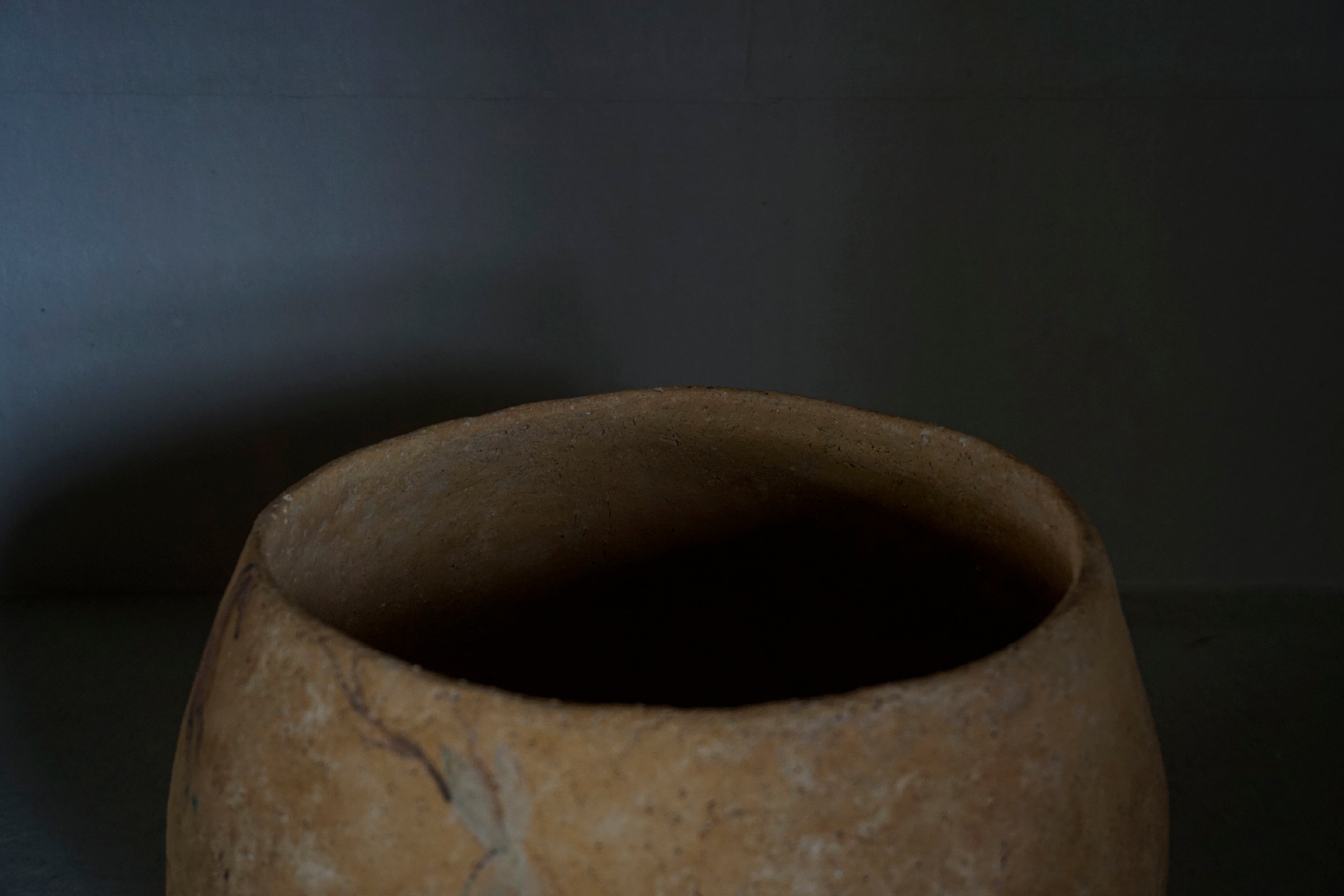 ●25-IM59 Painted Grayware Jar – Animal Motif