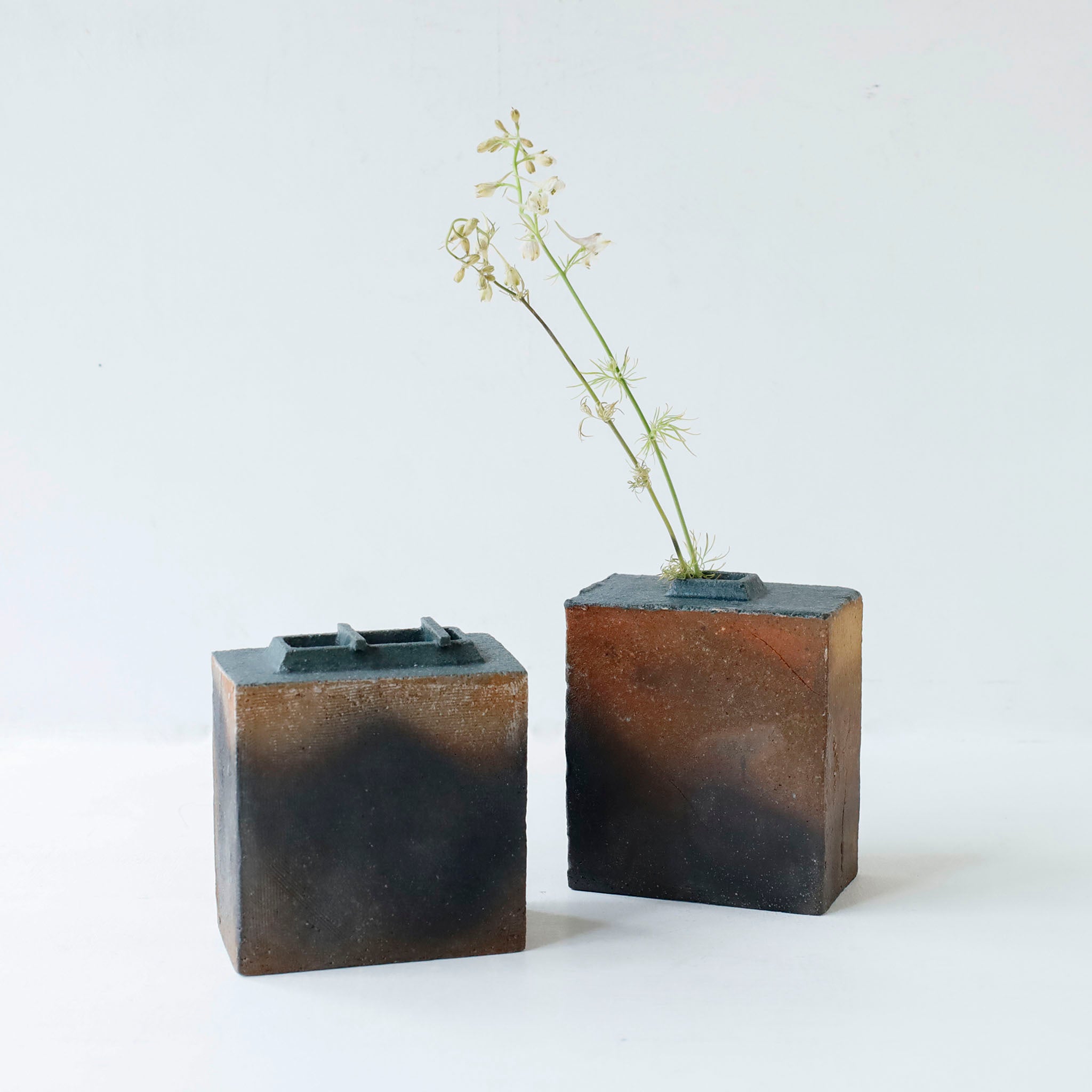 ●26-NT-75 ブロック花器 (炭化) A
