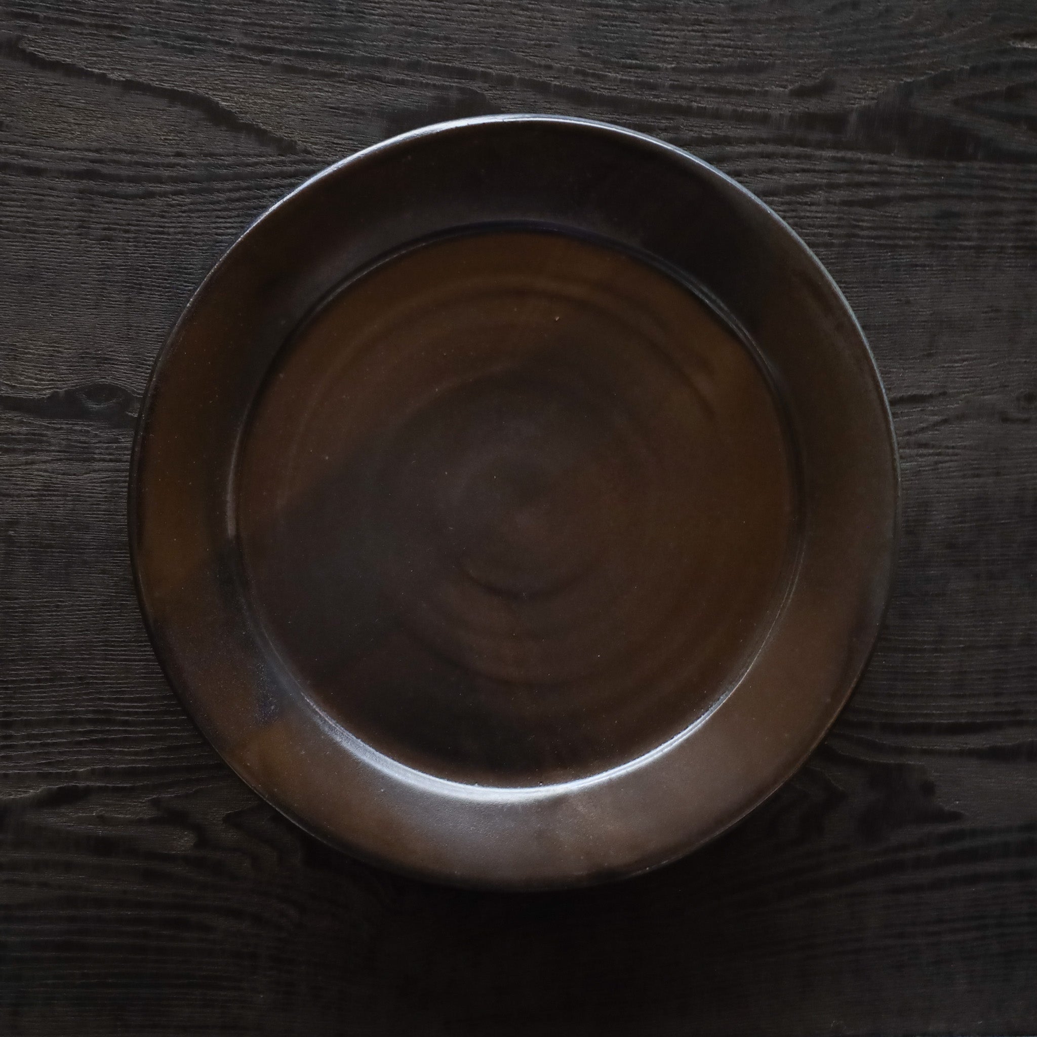 ●26-TY-113 Black Karatsu flat plate