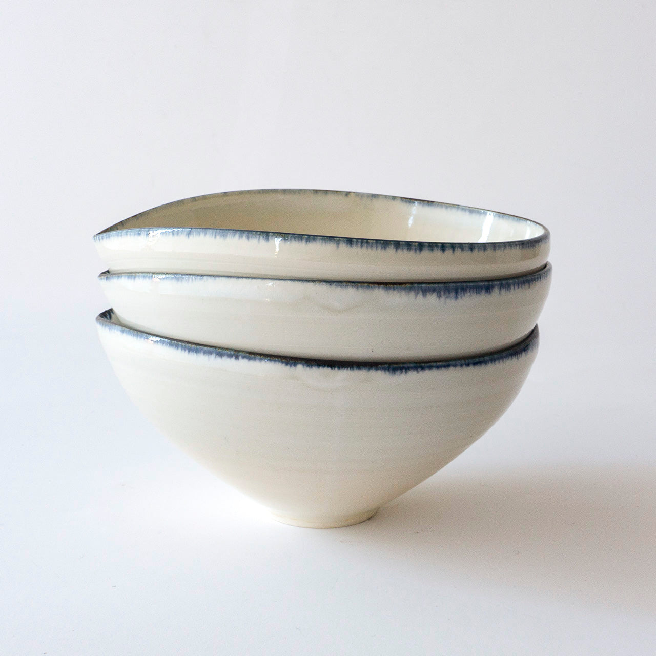 Almond Bowl S Blue Rim