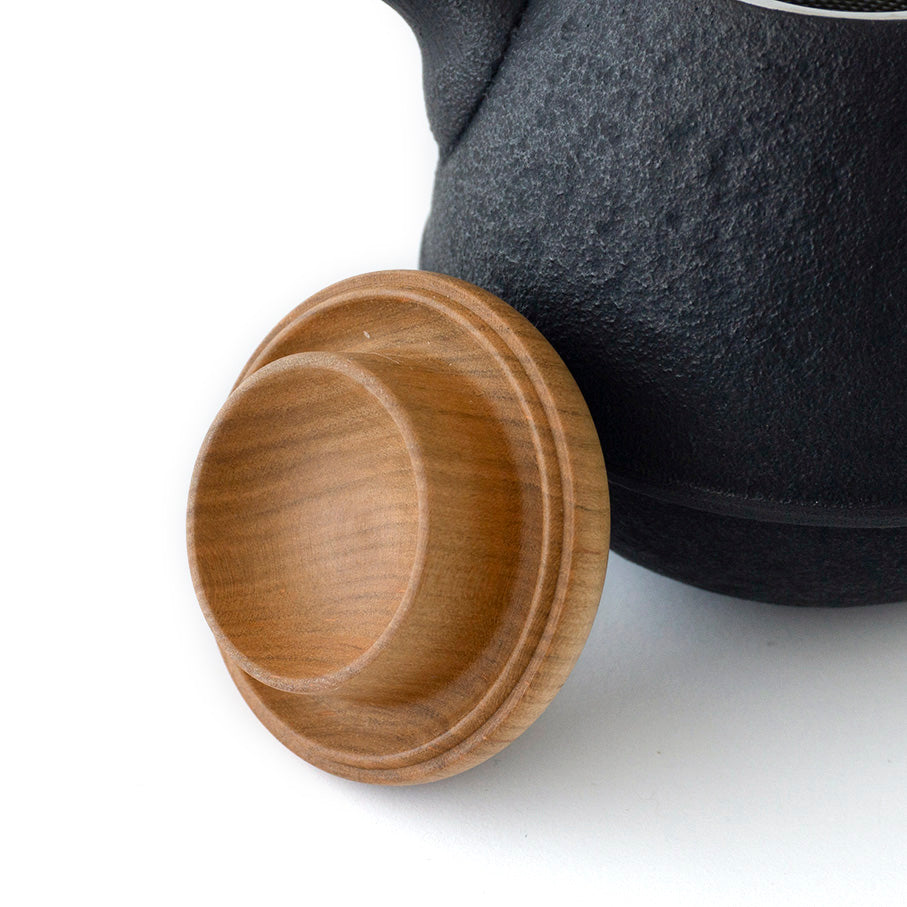 Kukan Chuzo / Egg Cast Iron Teapot M Black wooden lid