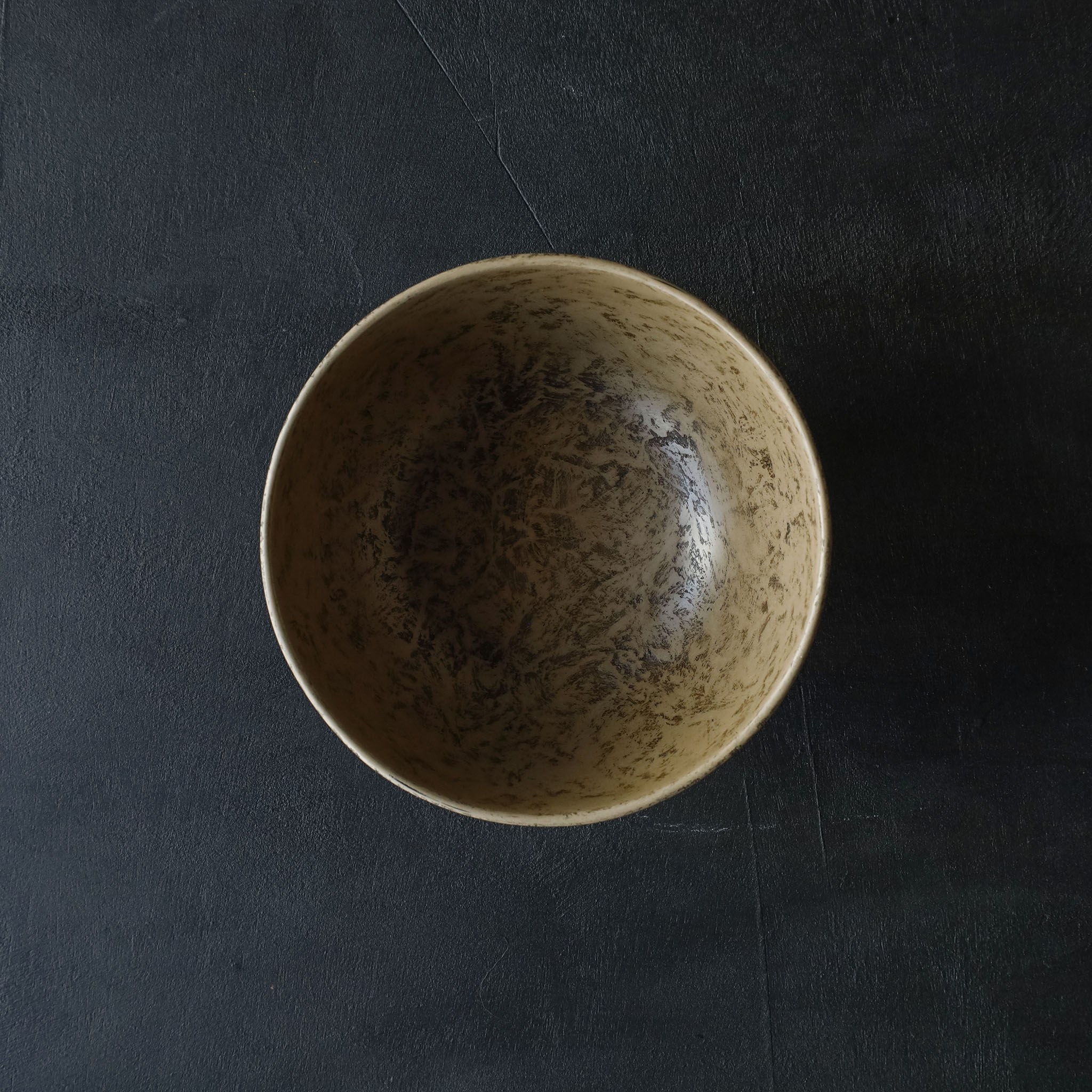 26-AS-3  Tsuzumi-wan (Tsuzumi-shaped Large Bowl) – White