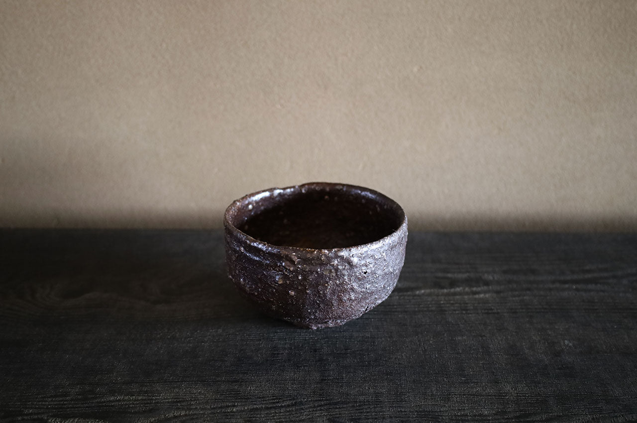 清水志郎  タラオ土ふき漆茶碗 (26-16)