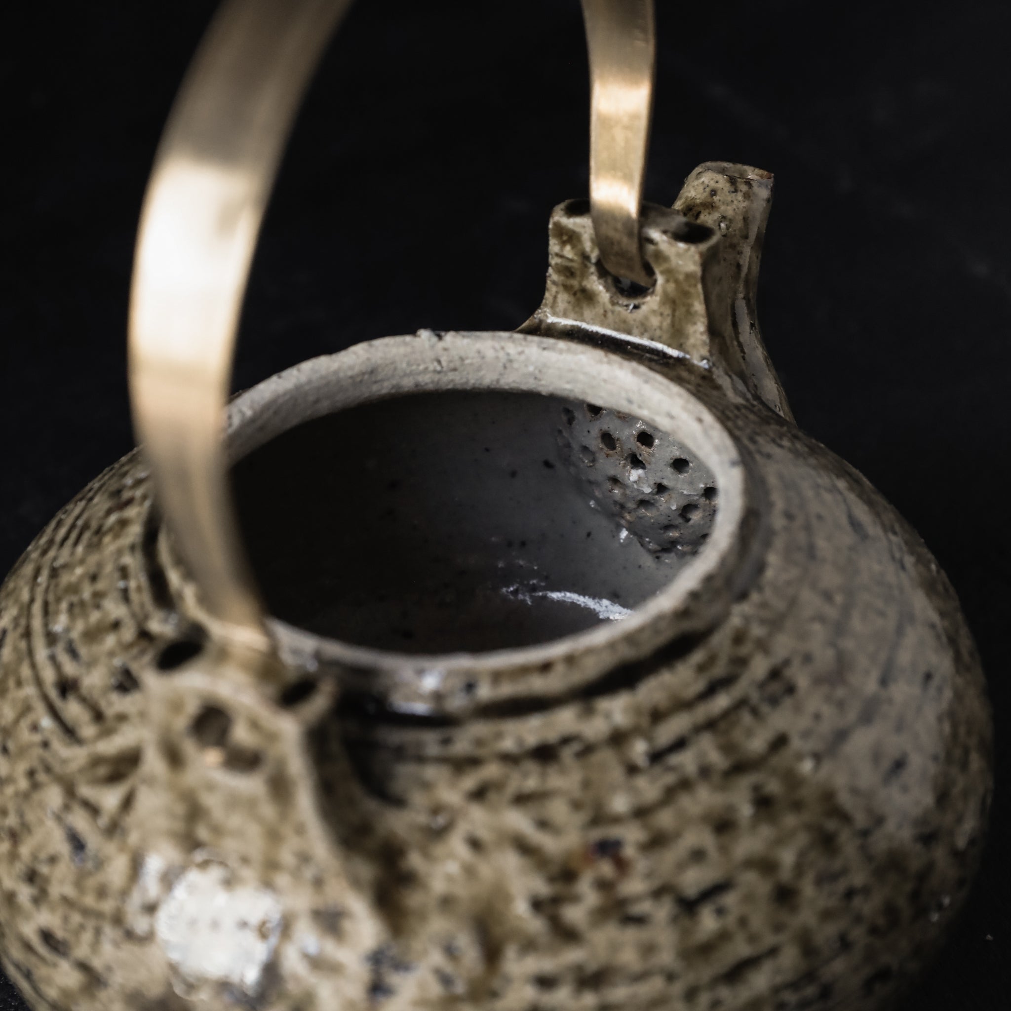 26-OM-42 Banyan Ash Chuka (Pitcher / Teapot)