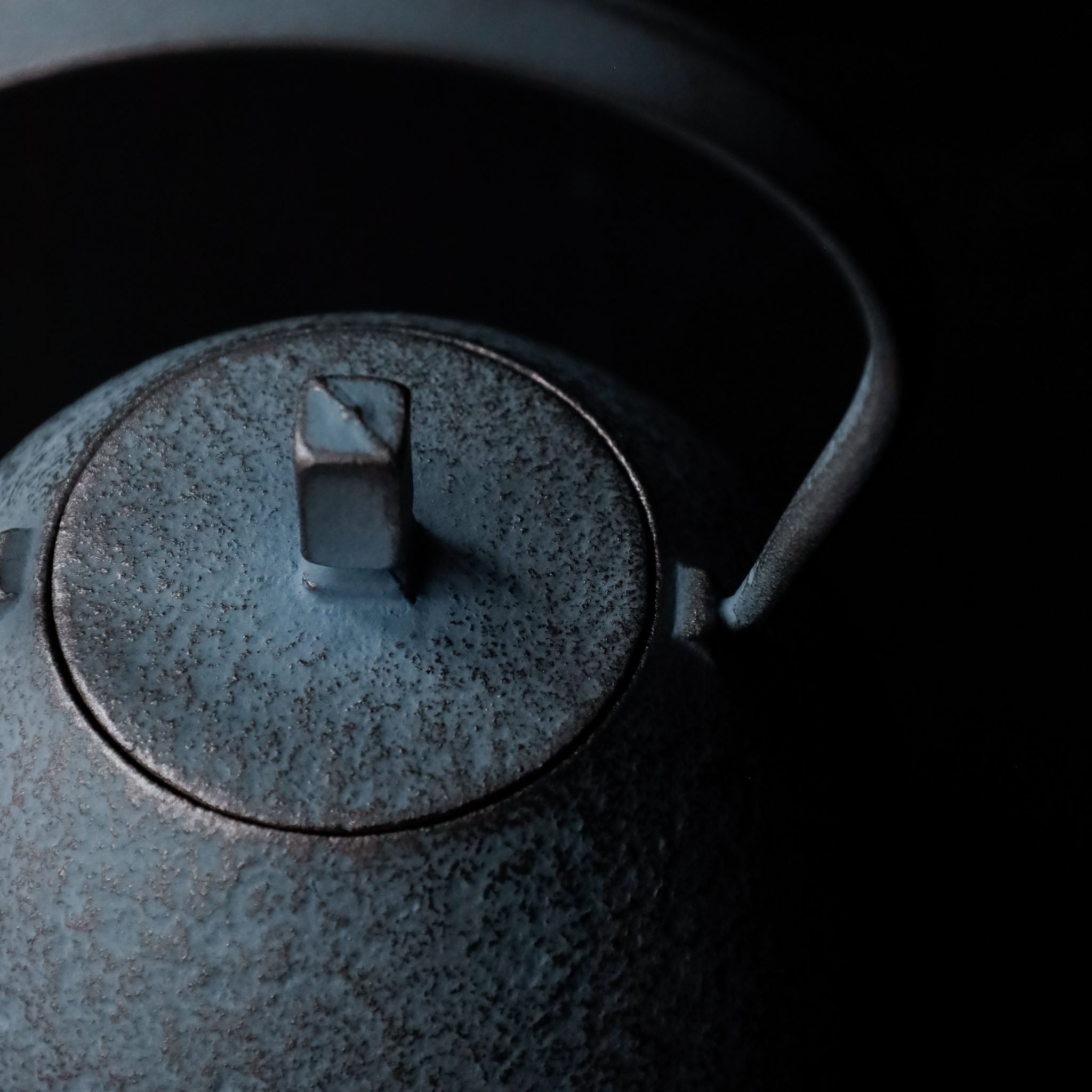 空間鋳造 鉄急須 Egg 小 Ice Blue 鎬鉉