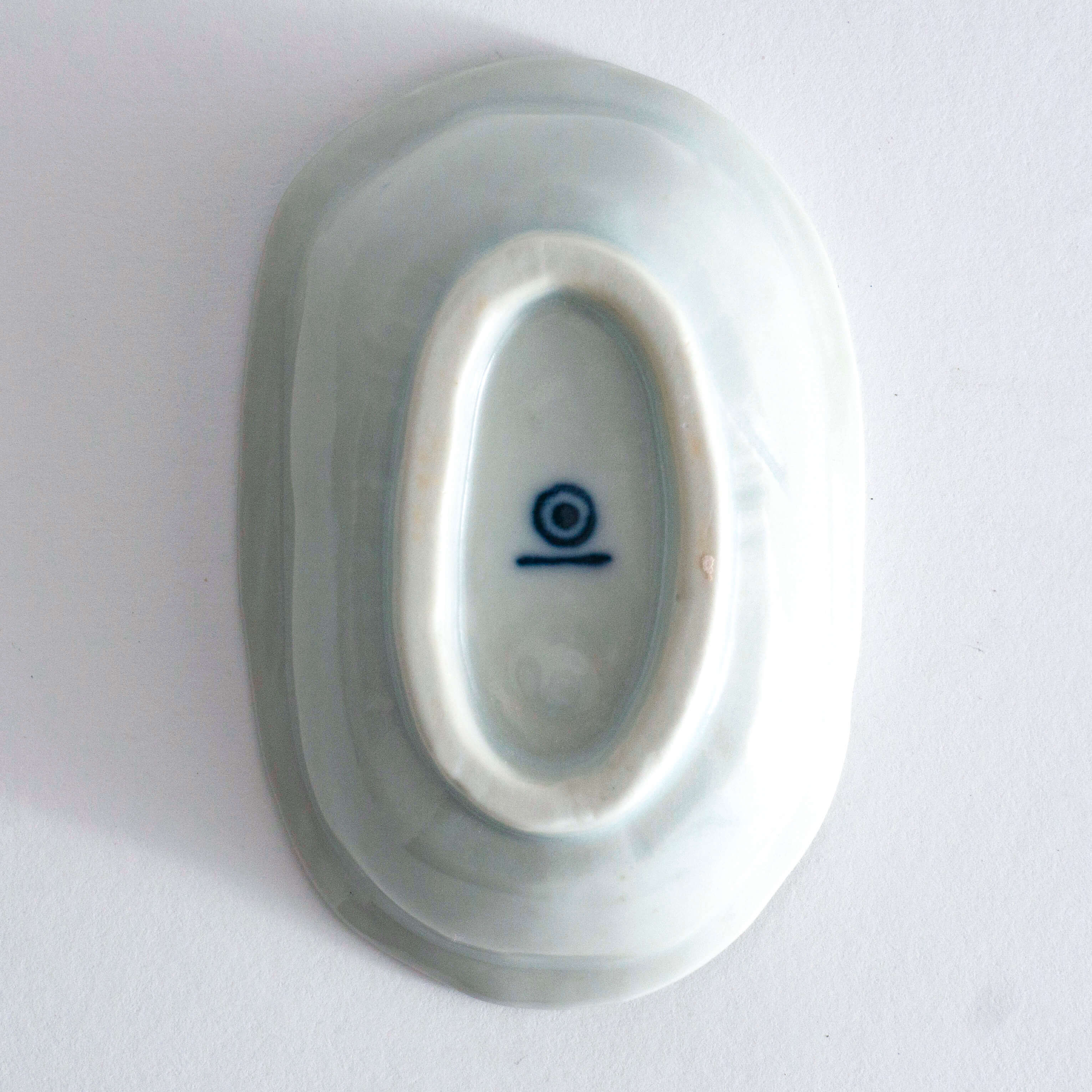 Yazaemon Kiln ellipse mamebachi(tiny bowl) old white porcelain